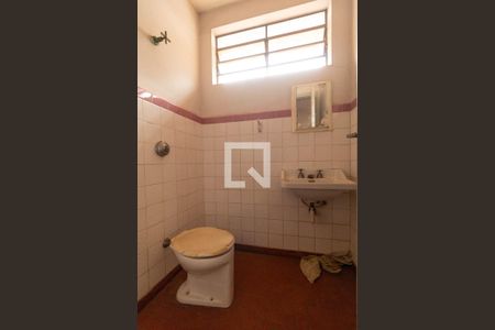 Casa à venda com 336m², 3 quartos e 6 vagas Casa à venda com 336m², 3 quartos e 6 vagasBanheiro de serviço