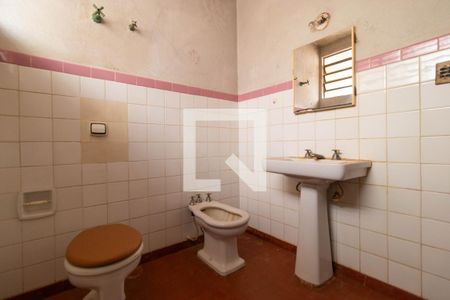 Casa à venda com 336m², 3 quartos e 6 vagas Casa à venda com 336m², 3 quartos e 6 vagasBanheiro da Suíte