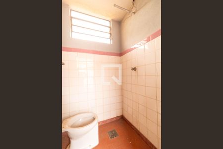 Casa à venda com 336m², 3 quartos e 6 vagas Casa à venda com 336m², 3 quartos e 6 vagasBanheiro (Edícula)