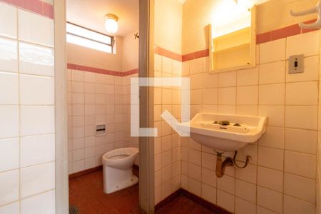 Casa à venda com 336m², 3 quartos e 6 vagas Casa à venda com 336m², 3 quartos e 6 vagasLavabo