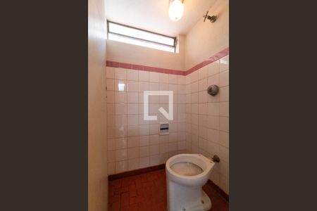 Casa à venda com 336m², 3 quartos e 6 vagas Casa à venda com 336m², 3 quartos e 6 vagasLavabo