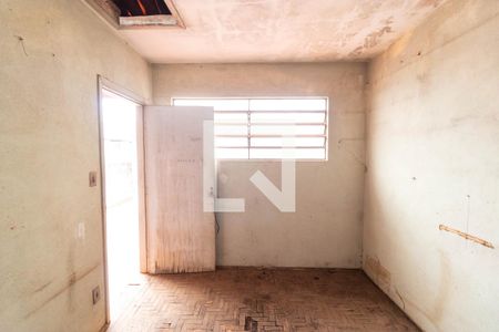 Casa à venda com 336m², 3 quartos e 6 vagas Casa à venda com 336m², 3 quartos e 6 vagasQuarto 01 (Edícula)