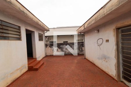 Casa à venda com 336m², 3 quartos e 6 vagas Casa à venda com 336m², 3 quartos e 6 vagasQuintal