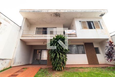 Casa à venda com 336m², 3 quartos e 6 vagas Casa à venda com 336m², 3 quartos e 6 vagasFachada