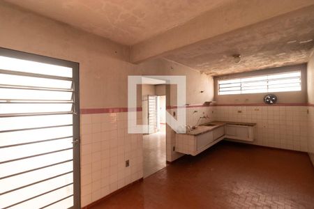 Casa à venda com 336m², 3 quartos e 6 vagas Casa à venda com 336m², 3 quartos e 6 vagasCozinha