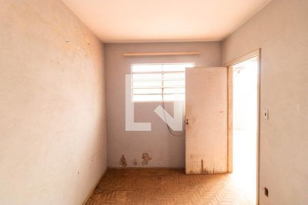 Casa à venda com 336m², 3 quartos e 6 vagas Casa à venda com 336m², 3 quartos e 6 vagasQuarto 02 (Edícula)