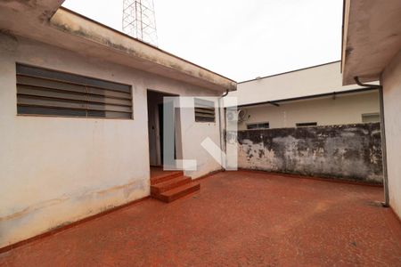 Casa à venda com 336m², 3 quartos e 6 vagas Casa à venda com 336m², 3 quartos e 6 vagasQuintal