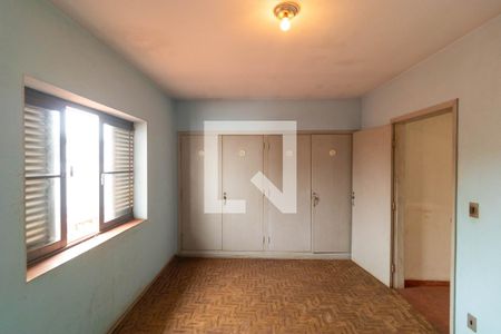 Casa à venda com 336m², 3 quartos e 6 vagas Casa à venda com 336m², 3 quartos e 6 vagasQuarto 01