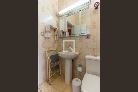 Casa à venda com 363m², 4 quartos e 4 vagasBanheiro Social