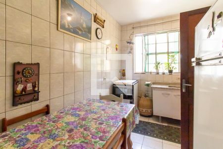 Casa à venda com 363m², 4 quartos e 4 vagasCozinha da edícula