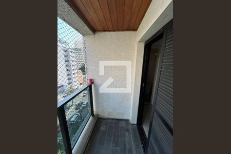 Apartamento para alugar com 118m², 3 quartos e 2 vagas Apartamento para alugar com 118m², 3 quartos e 2 vagasVaranda da suite