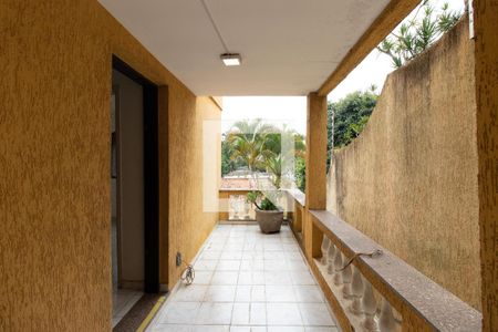 Casa à venda com 680m², 6 quartos e 7 vagas Casa à venda com 680m², 6 quartos e 7 vagasCorredor externo