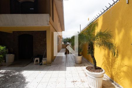 Casa à venda com 680m², 6 quartos e 7 vagas Casa à venda com 680m², 6 quartos e 7 vagasQuintal