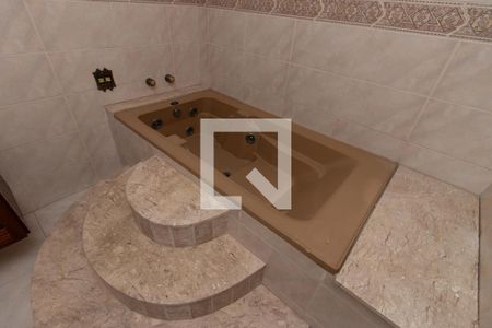 Casa à venda com 680m², 6 quartos e 7 vagas Casa à venda com 680m², 6 quartos e 7 vagasBanheiro da Suíte 4