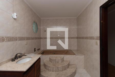 Casa à venda com 680m², 6 quartos e 7 vagas Casa à venda com 680m², 6 quartos e 7 vagasBanheiro da Suíte 4