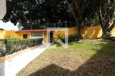 Casa à venda com 680m², 6 quartos e 7 vagas Casa à venda com 680m², 6 quartos e 7 vagasQuintal
