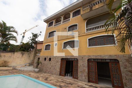 Casa à venda com 680m², 6 quartos e 7 vagas Casa à venda com 680m², 6 quartos e 7 vagasPiscina