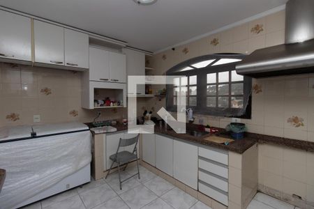 Casa à venda com 680m², 6 quartos e 7 vagas Casa à venda com 680m², 6 quartos e 7 vagasCozinha