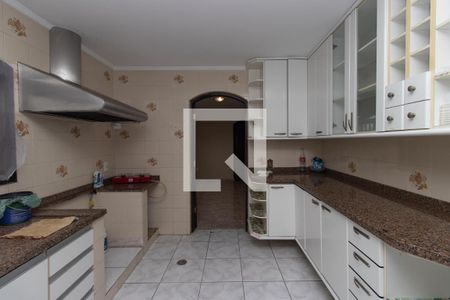 Casa à venda com 680m², 6 quartos e 7 vagas Casa à venda com 680m², 6 quartos e 7 vagasCozinha