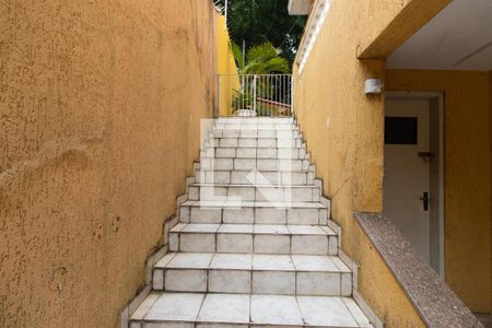 Casa à venda com 680m², 6 quartos e 7 vagas Casa à venda com 680m², 6 quartos e 7 vagasCorredor externo