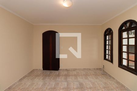 Casa à venda com 680m², 6 quartos e 7 vagas Casa à venda com 680m², 6 quartos e 7 vagasSala de Lareira