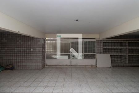 Casa à venda com 680m², 6 quartos e 7 vagas Casa à venda com 680m², 6 quartos e 7 vagasGaragem