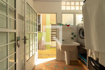 Área de Serviço de casa para alugar com 2 quartos, 245m² em Vila Maria Auxiliadora, Embu das Artes