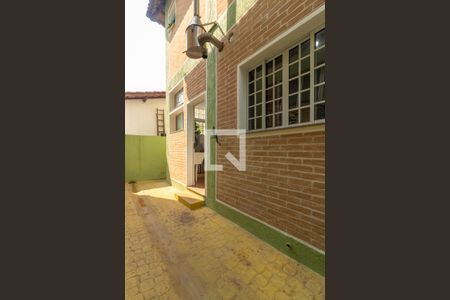 Área Externa de casa para alugar com 2 quartos, 245m² em Vila Maria Auxiliadora, Embu das Artes