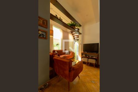 Sala de casa para alugar com 2 quartos, 245m² em Vila Maria Auxiliadora, Embu das Artes