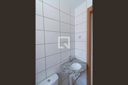 Banheiro social de apartamento para alugar com 2 quartos, 42m² em Chacaras Reunidas Santa Terezinha, Contagem
