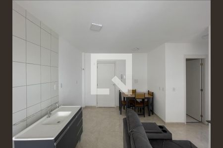 Sala e Cozinha de apartamento para alugar com 2 quartos, 38m² em Vila Ré, São Paulo