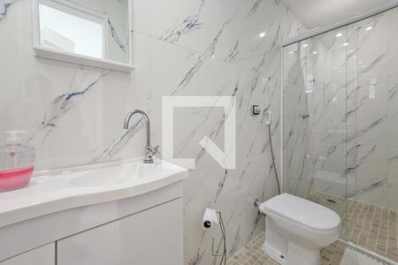 Banheiro da Suíte 1 de casa para alugar com 2 quartos, 180m² em Balneário Cidade Atlântica, Guarujá