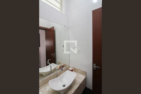 Casa à venda com 225m², 3 quartos e 2 vagasLavabo