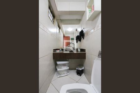 Casa à venda com 225m², 3 quartos e 2 vagasBanheiro Social 2