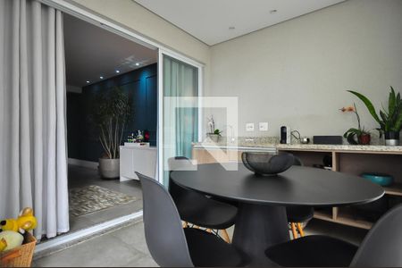 Apartamento para alugar com 77m², 2 quartos e 1 vagaVaranda