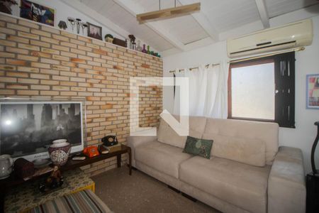 Casa à venda com 130m², 3 quartos e 2 vagas Casa à venda com 130m², 3 quartos e 2 vagasSótão