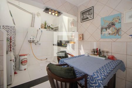Casa à venda com 130m², 3 quartos e 2 vagas Casa à venda com 130m², 3 quartos e 2 vagasCozinha e Área de Serviço