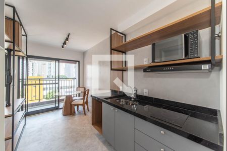 Cozinha de apartamento para alugar com 1 quarto, 25m² em Campo Belo, São Paulo