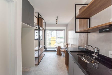 Cozinha de apartamento para alugar com 1 quarto, 25m² em Campo Belo, São Paulo