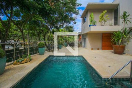 Casa de condomínio à venda com 640m², 5 quartos e 5 vagasFoto 02