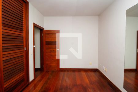 Casa à venda com 400m², 4 quartos e 3 vagasQuarto 2