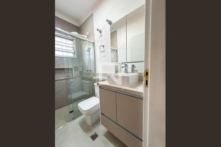 Casa à venda com 125m², 3 quartos e 2 vagasBanheiro