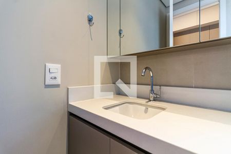 Banheiro de kitnet/studio para alugar com 1 quarto, 24m² em Pinheiros, São Paulo