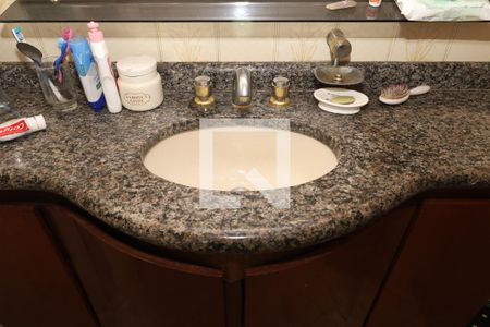 Casa à venda com 316m², 4 quartos e 1 vagaBanheiro 1