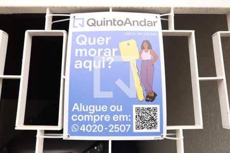 Casa à venda com 316m², 4 quartos e 1 vagaPlaca instalada no portão do imóvel