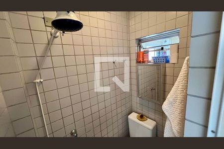 Apartamento à venda com 286m², 3 quartos e 3 vagasBanheiro da suite de serviço 
