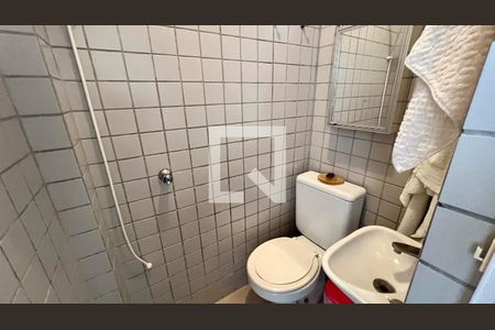 Apartamento à venda com 286m², 3 quartos e 3 vagasBanheiro da suite de serviço 