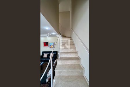 Apartamento à venda com 286m², 3 quartos e 3 vagasEscada