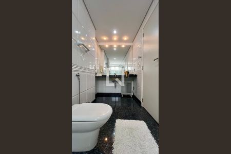 Apartamento à venda com 286m², 3 quartos e 3 vagasBanheiro da Suíte