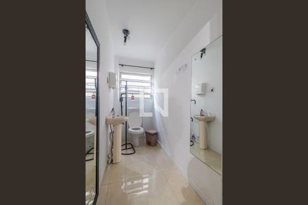 Casa à venda com 180m², 2 quartos e 4 vagas Casa à venda com 180m², 2 quartos e 4 vagasBanheiro 2